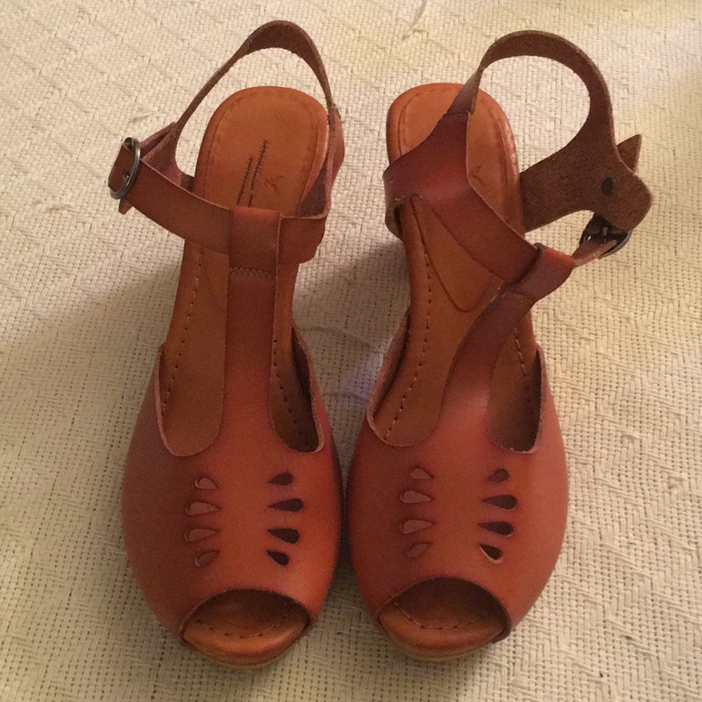 American Eagle Sandals